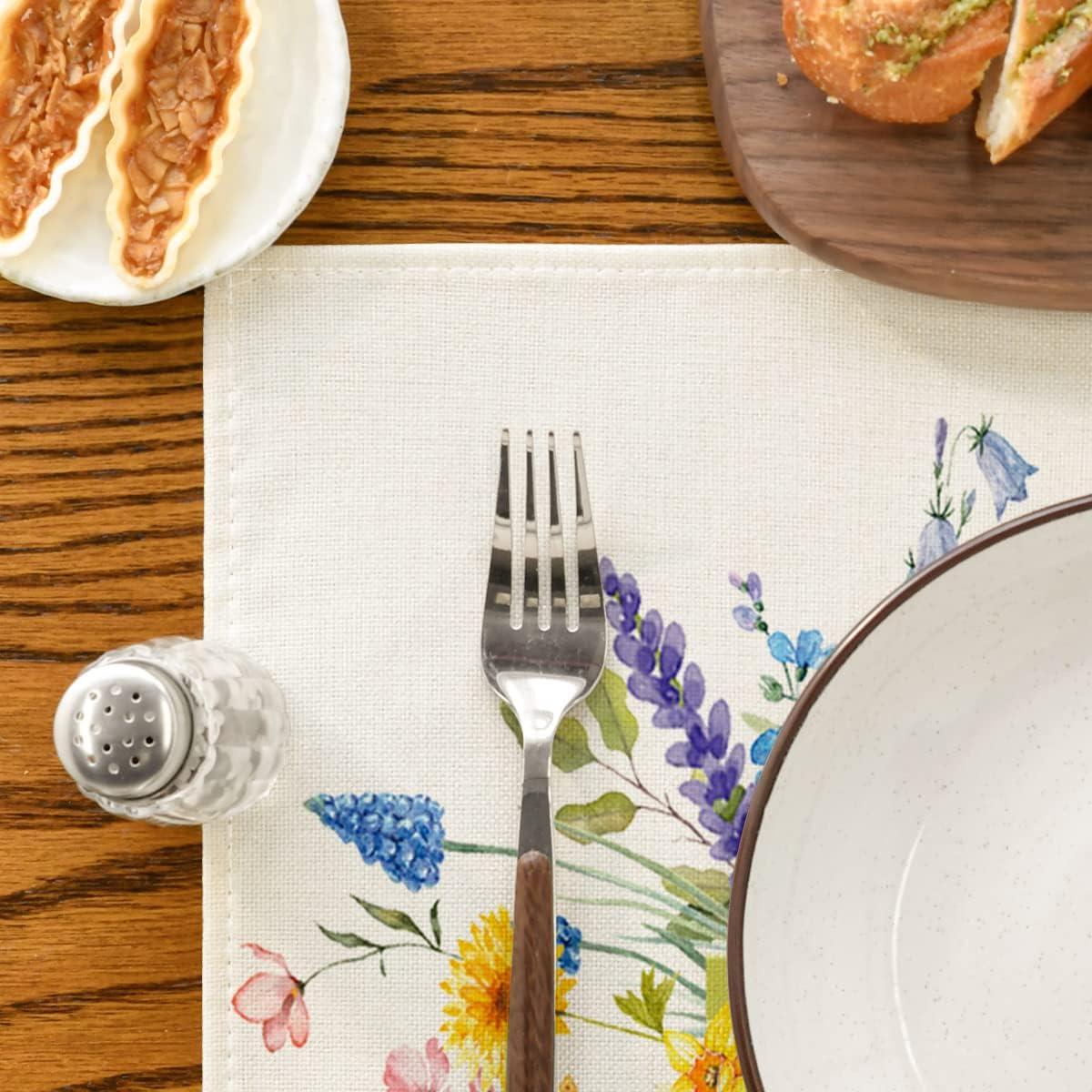 imageArtoid Mode Bloom Flowers Tulip Spring Placemats Set of 4 12x18 Inch Seasonal Table Mats for Party Kitchen Dining Decoration