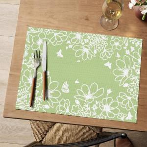 Artoid Mode Pink Leaves Vinyl Round Placemats Set of 4, 14 Inch Washable Non-Slip Heat Resistant Woven Plastic Spring Table Mats for Party Kitchen Dining Decor(Green)